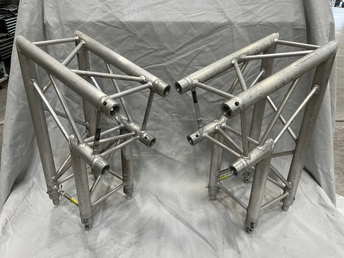 2 x H30D Corner Custom 2-way 75° (Prolyte/Protruss)