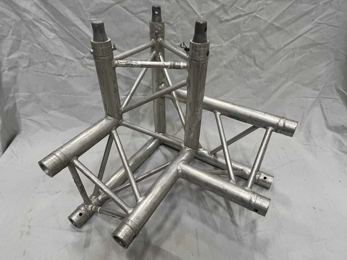 1 x H30D Corner C012 2+1-way (Prolyte/Protruss)