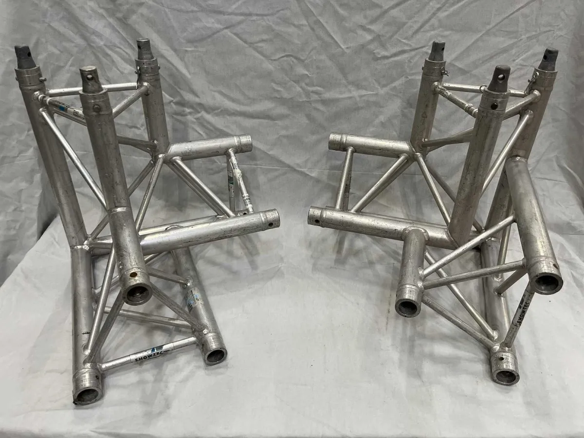2 x H30D Corner C012 2+1-way (Prolyte/Protruss)