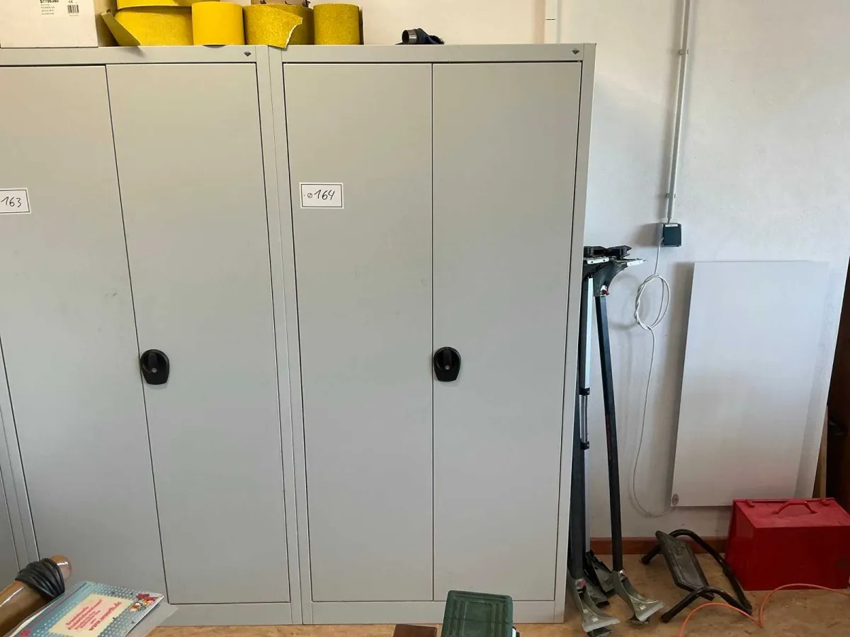 Schrank ohne Inhalt