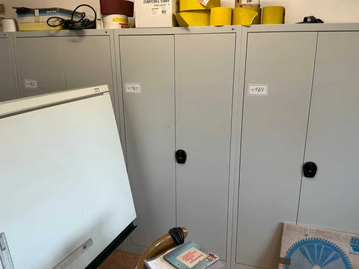 Schrank ohne Inhalt