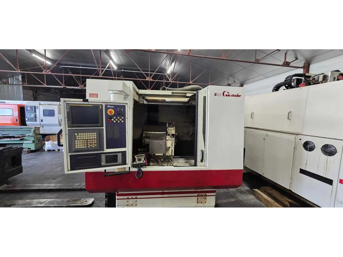 STUDER - S32 – Universelle CNC-Zylinderschleifmaschine mit hydrostatischen Führungen, drehbarem Kopf