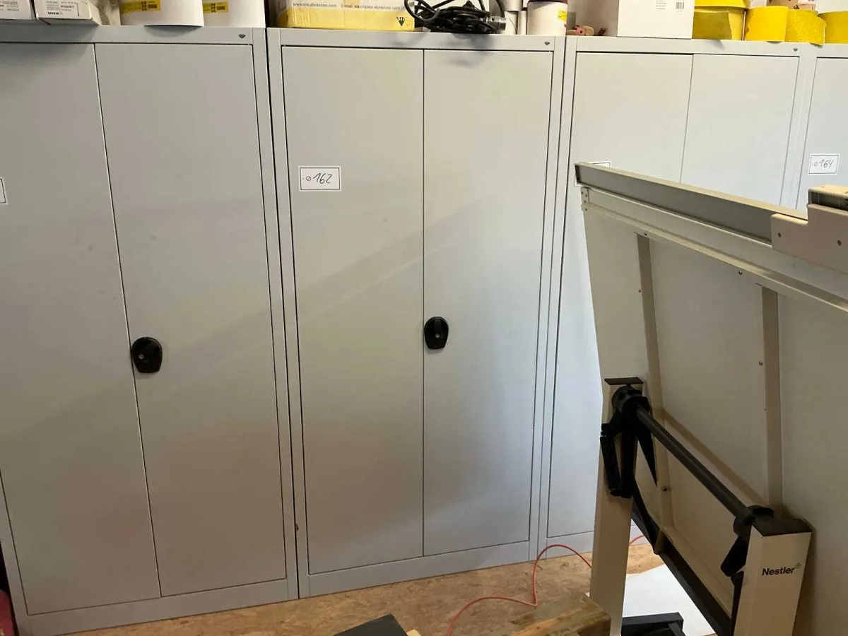 Schrank ohne Inhalt