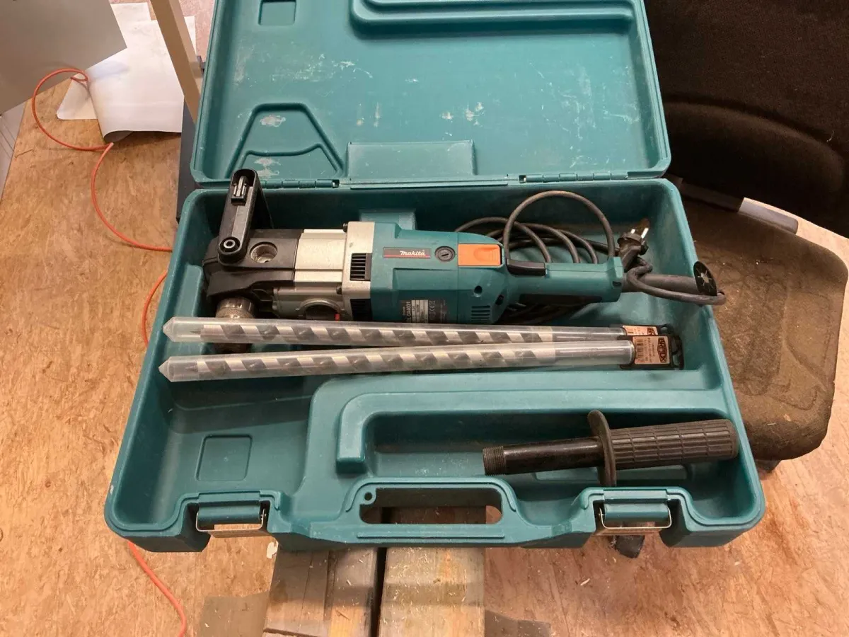 2010 MAKITA DA 4031 Winkelbohrmaschine