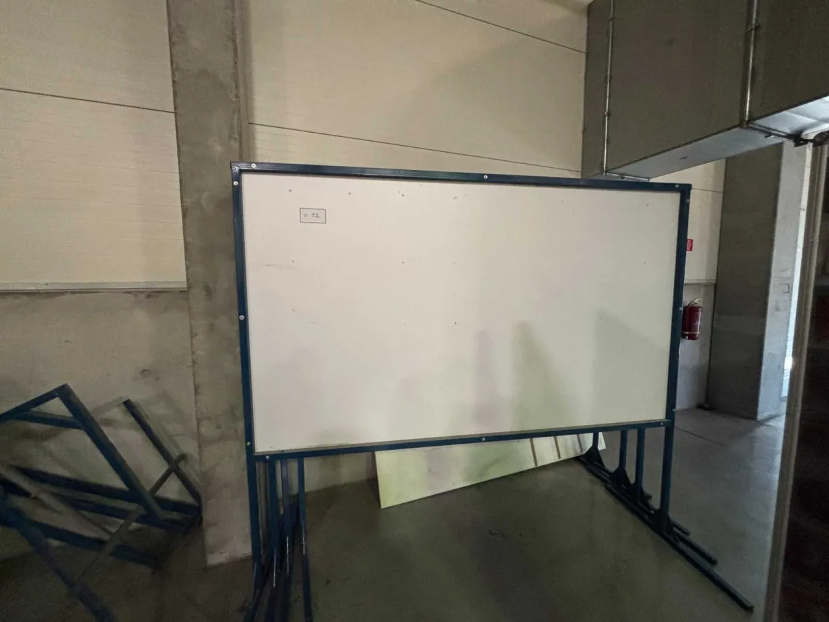 Freistehende Industrieinformationen/Whiteboard: 5 Stück. 4 große, 1 kleine