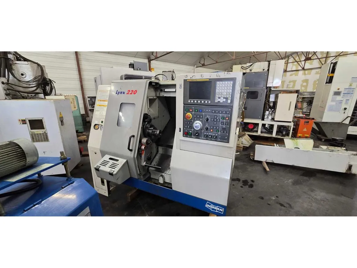 DOOSAN INFRACORE CO., LTD. - 2007 - LYNX 220A - 2-achsige CNC-CNC-Drehbank (X und Z) mit Werkzeugrev