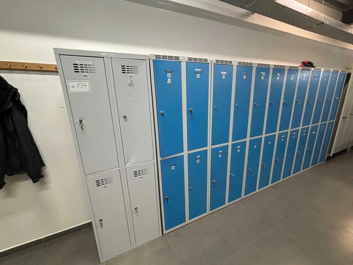 7 X Stahl Personal-/Arbeitsplatzschließfächer 2-Tür-Einheiten