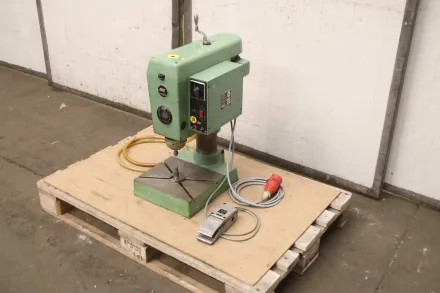 Fmw HN1 Taumelnietmaschine – RESALE