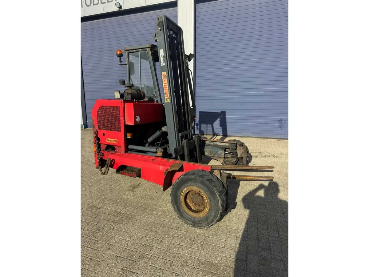 2004 MOFFETT M7 27,4W Lkw-montierter Gabelstapler