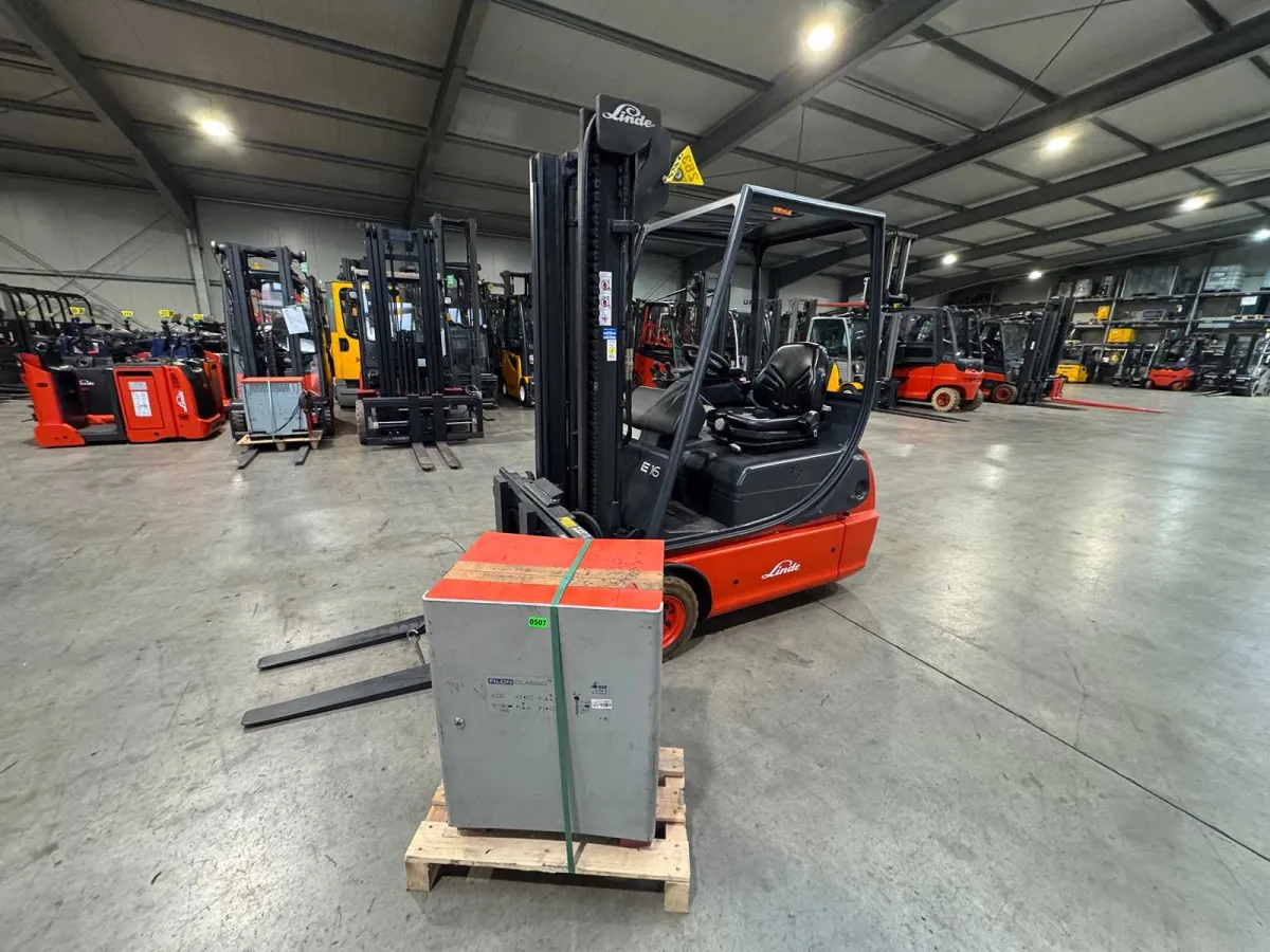 11/2022 Service + UVV 10/2027 Linde E16C-335-02 1.600kg 3.+4. Ventil Gabelversteller Elektrostapler