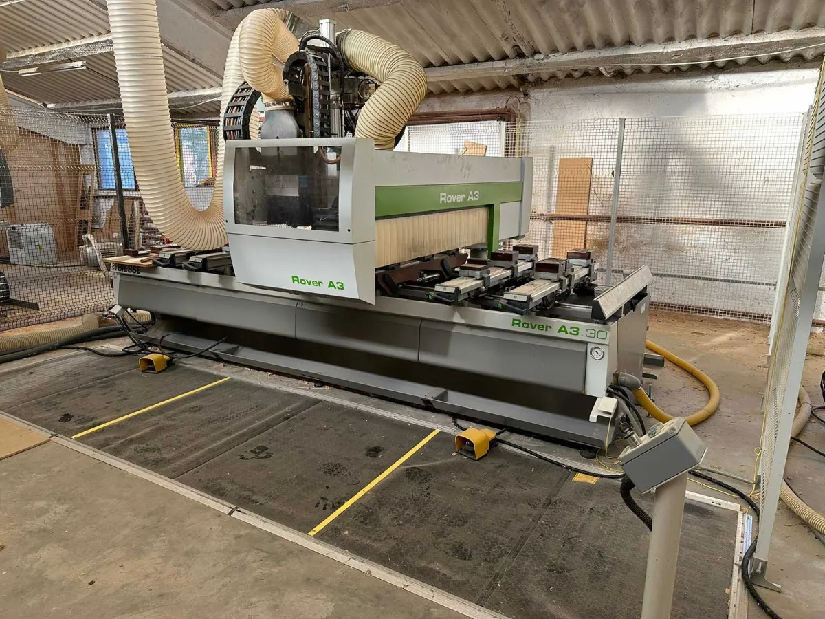 Biesse Rover A3.30 CNC-Holzbearbeitungszentrum mit Becker-Vakuumpumpe