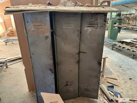 Vierfach-Metallschrank – RESALE