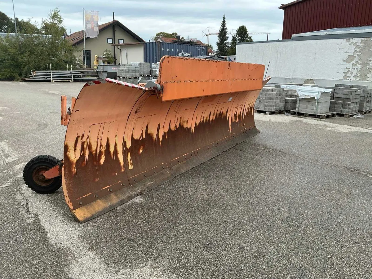 1991 SCHMIDT MF9.3 Großflächen-Schneepflug
