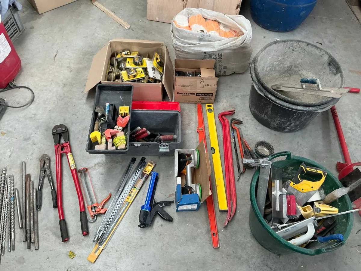Charge verschiedener Handwerkzeuge