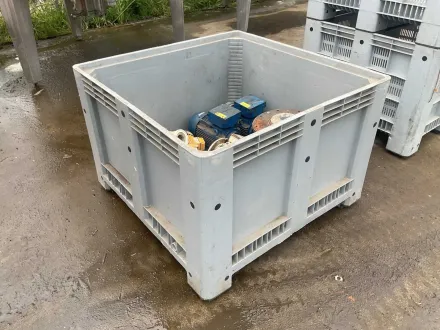 Lagerbehälter mit Elektromotoren – RESALE