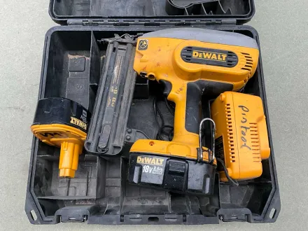 Dewalt DeWalt DC608 Tacker – RESALE