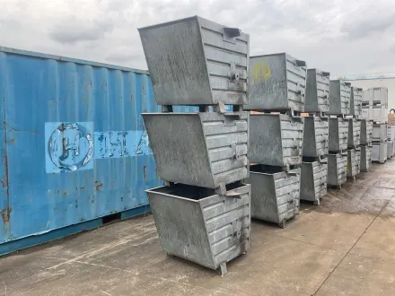 Verzinkte Stapelbehälter/Materialbehälter (3x) – RESALE