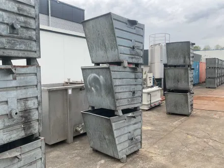 Verzinkte Stapelbehälter/Materialbehälter (3x) – RESALE