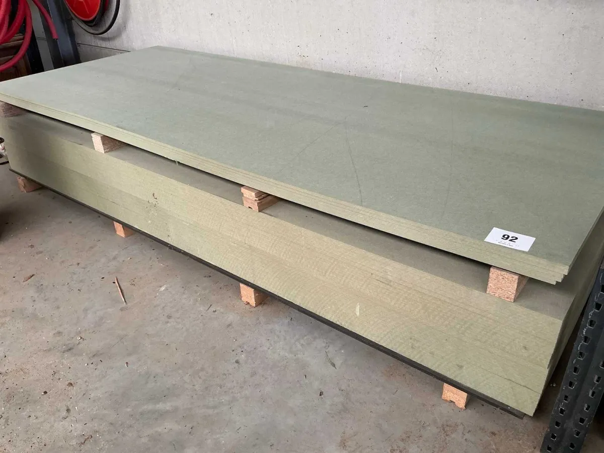Norbord Verschiedene wasserdichte MDF-Bretter (24x)