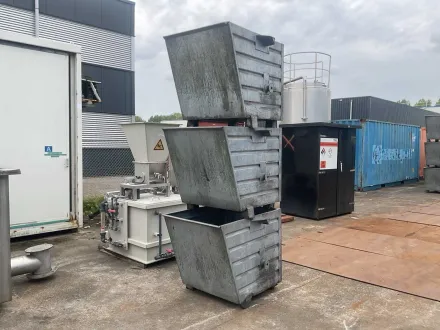 Verzinkte Stapelbehälter/Materialbehälter (3x) – RESALE