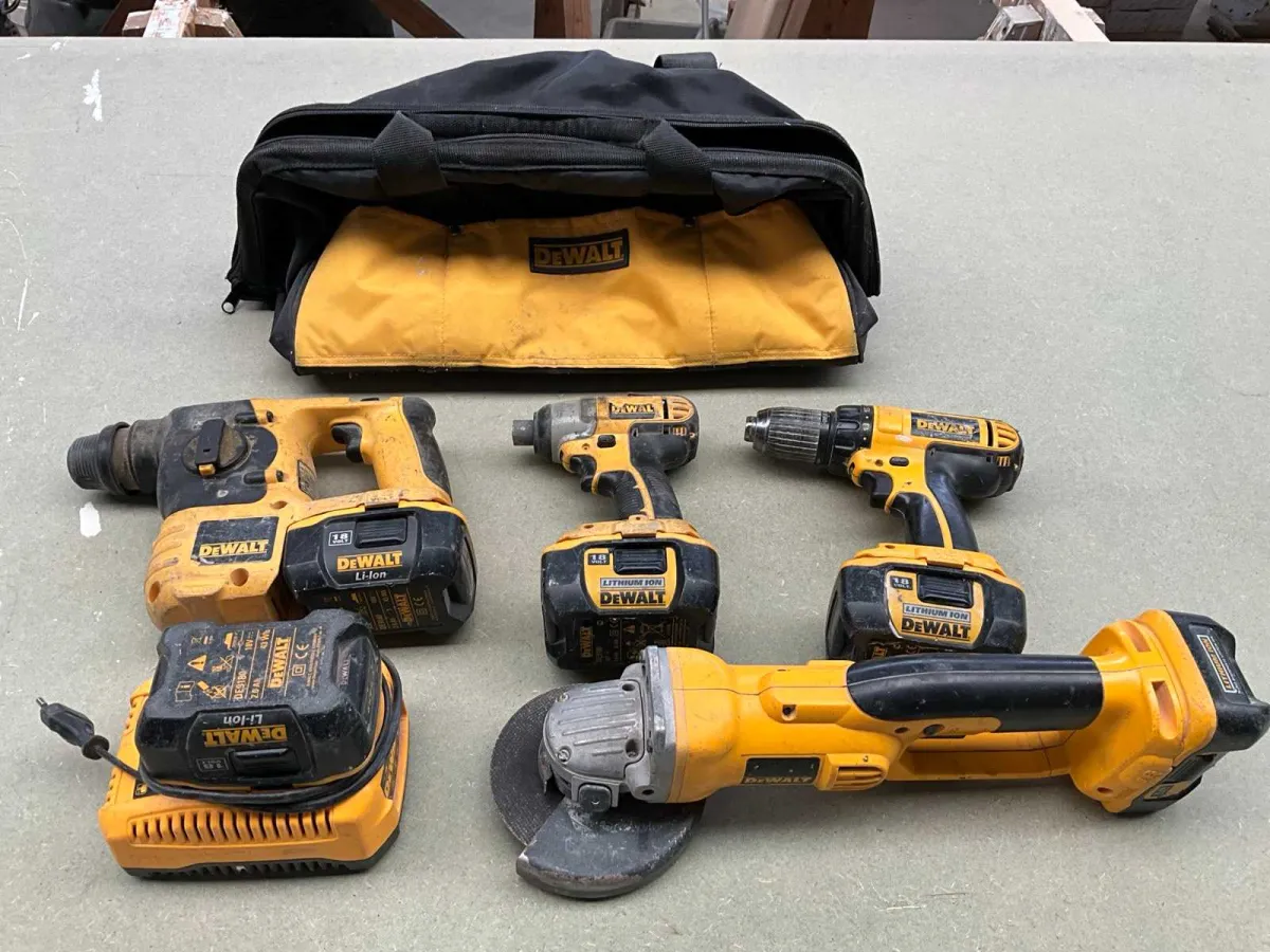DeWalt Verschiedene akkulose Werkzeuge (4x)