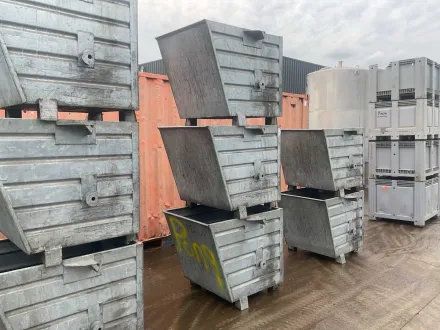 Verzinkte Stapelbehälter/Materialbehälter (3x) – RESALE