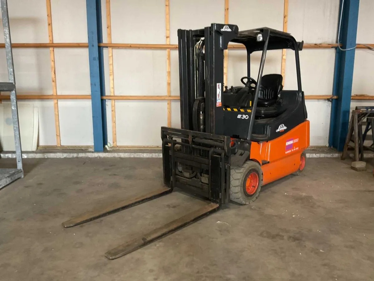 Linde E30 Gabelstapler