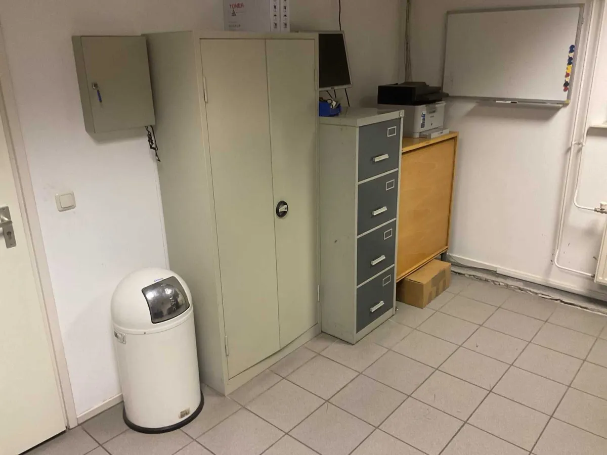 Lagerschrank und Samsung-Drucker