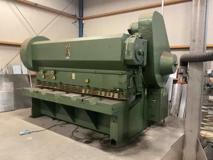 Apresta Schermaschine/Scherbank 60 Tonnen – RESALE