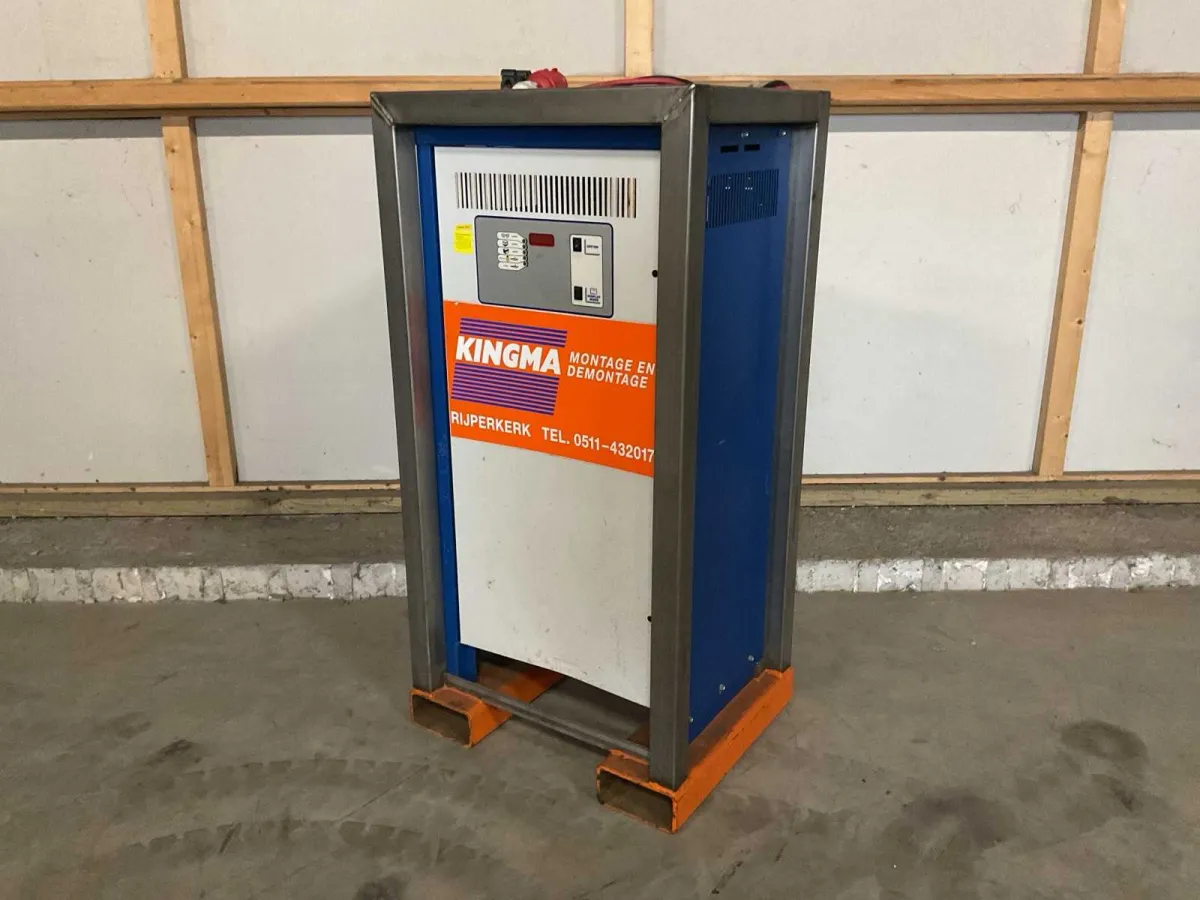 R.R.C Digitales Batterieladegerät