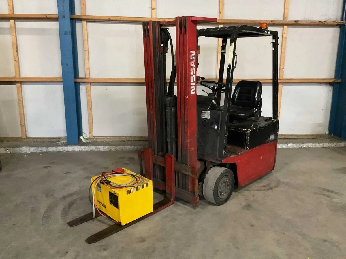 Nissan MA01L15U Gabelstapler