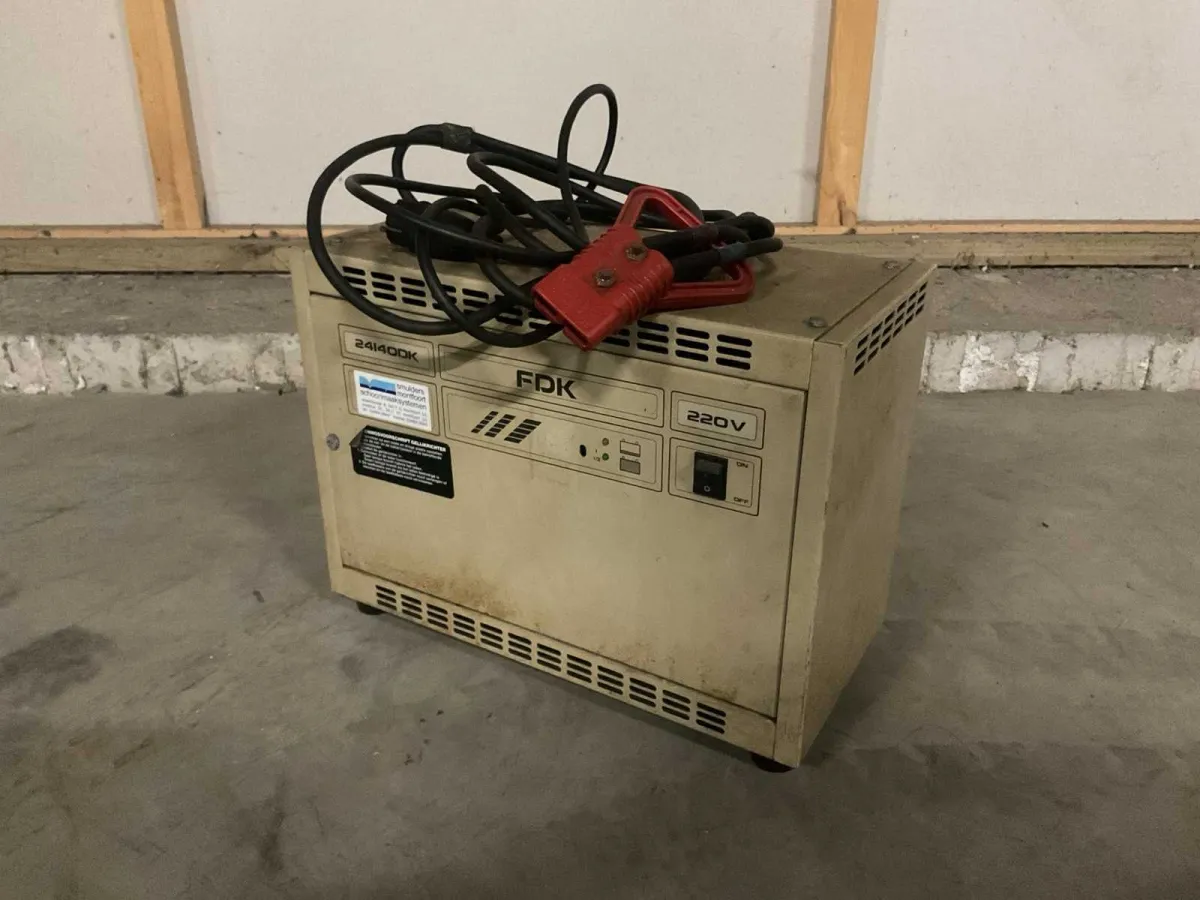FDK 2414ODK Batterieladegerät