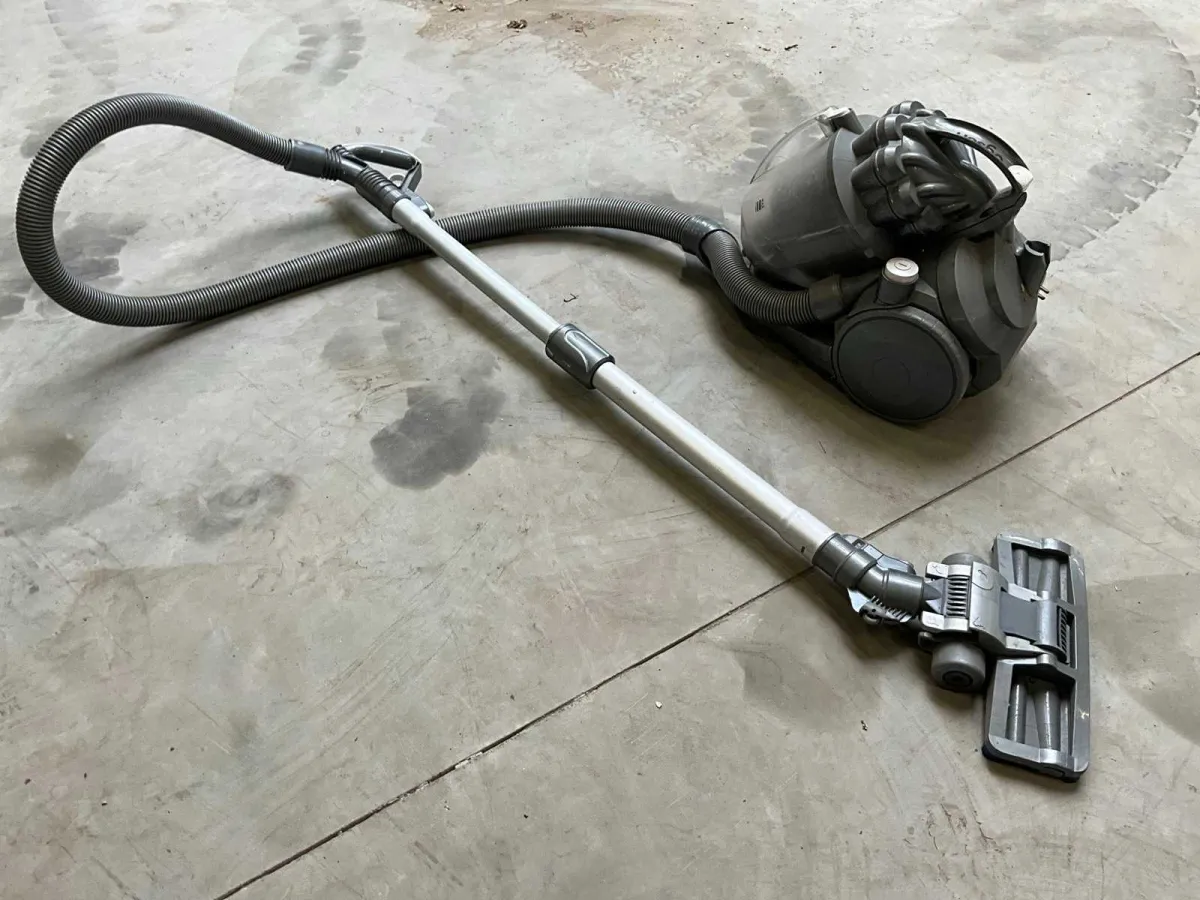 Dyson DC08 Staubsauger