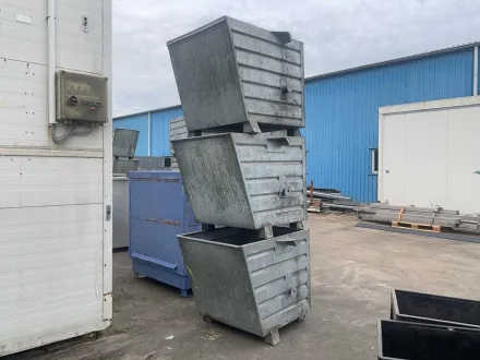 Verzinkte Stapelbehälter/Materialbehälter (3x) – RESALE