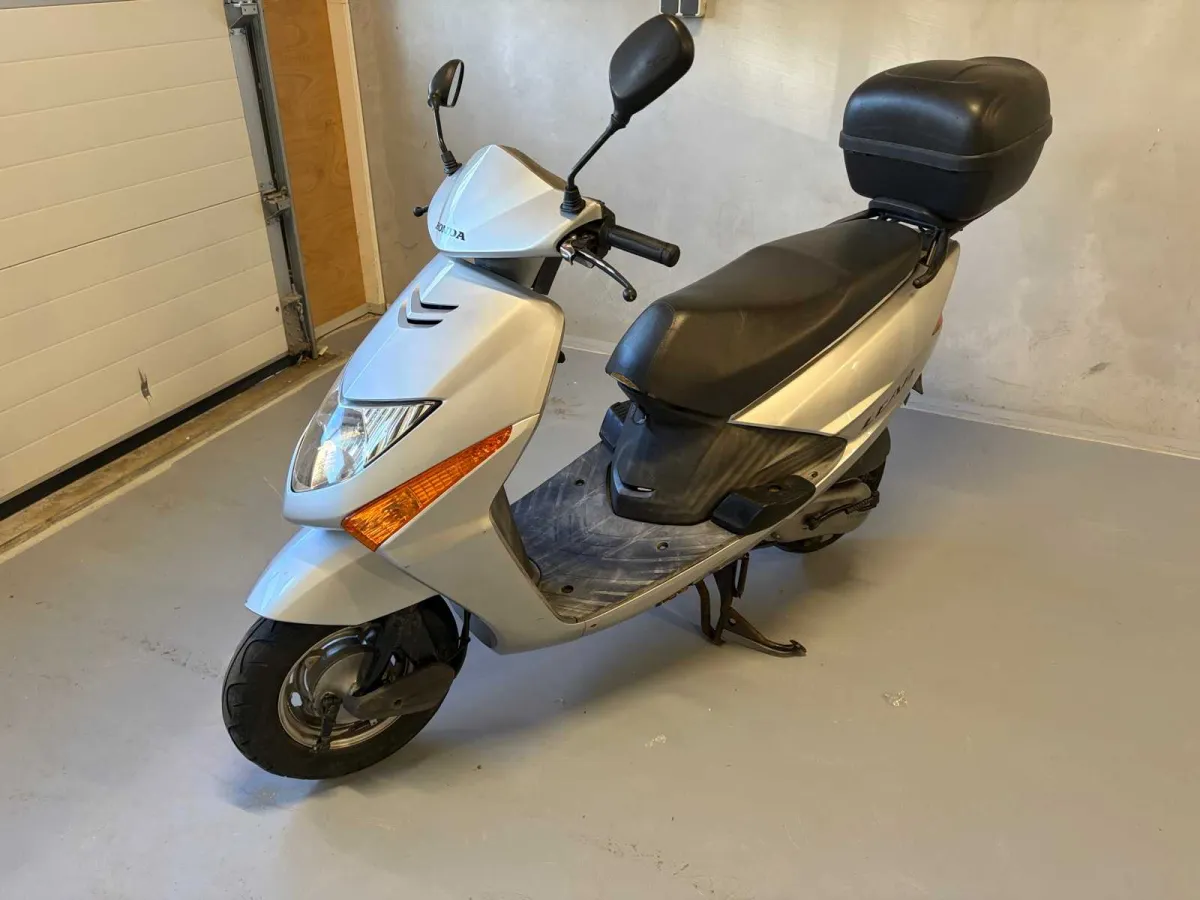 Honda Roller SCV 100 Führmotorrad