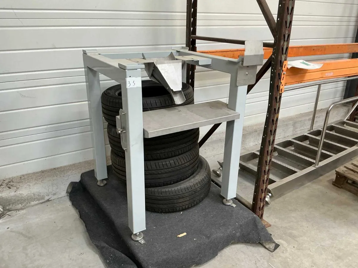 Metallstruktur mit Gießen