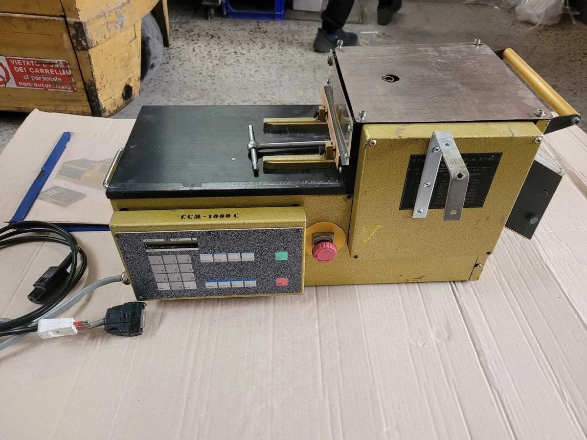 CC-1000 C Arbeitstisch-Schneidemaschine