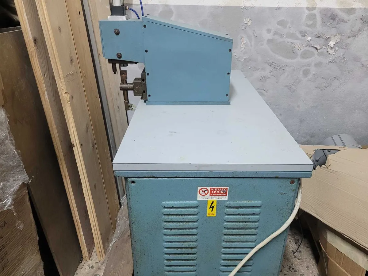 Tre C Punktschweißmaschine