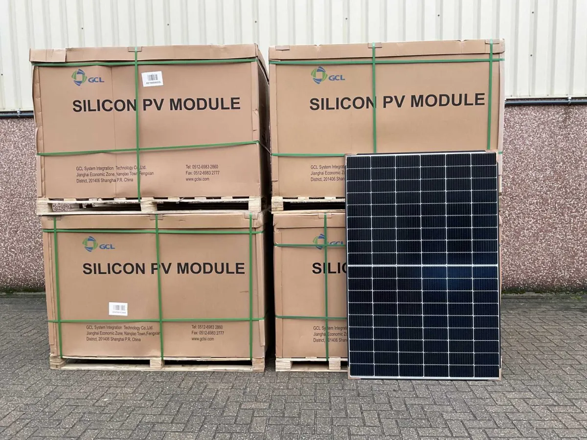 GCL – Satz von 144 Solarpanels (Gesamtleistung 59.040 wp)