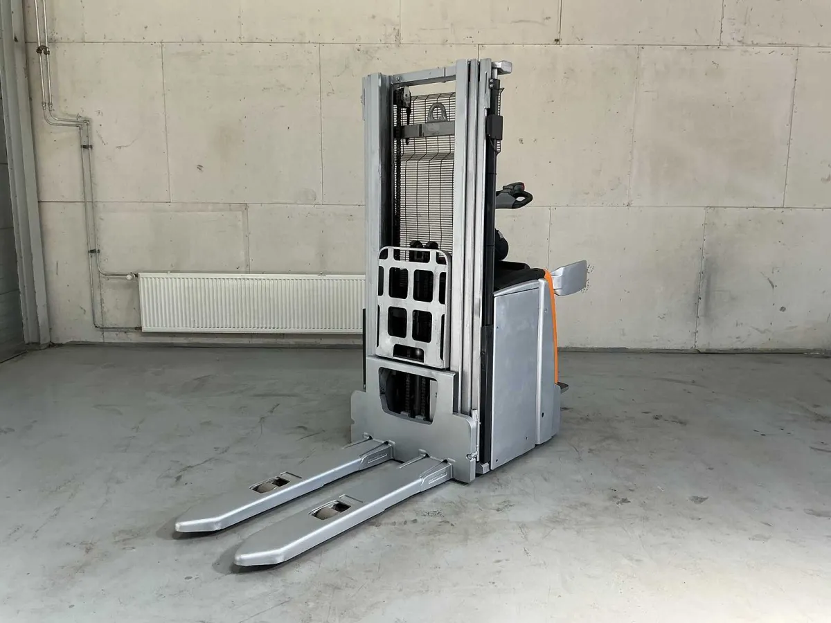 STILL - EXV-SF16 - Stackers - 2020