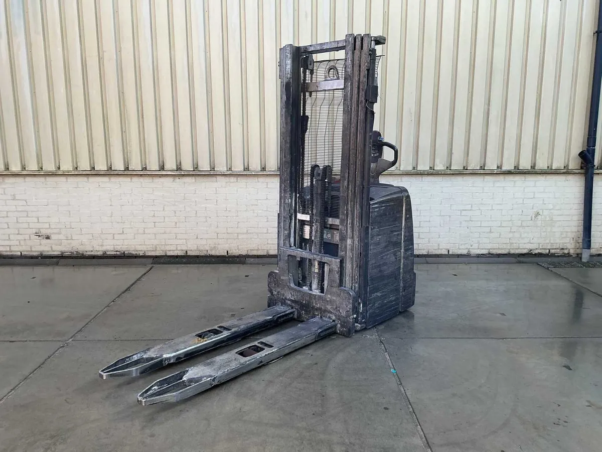2016 - STILL - EXV-16 - Stacker