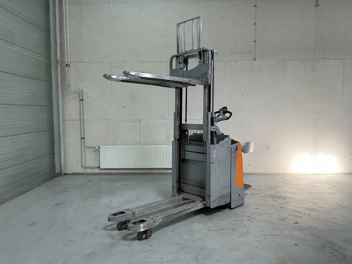 2015 - STILL - EXD-SF20 - Stacker