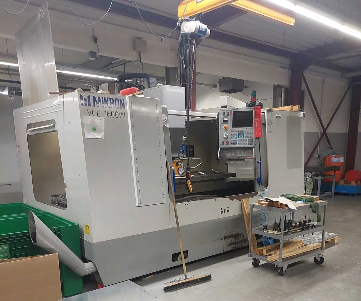 HAAS VCE 1600W Vertical CNC Machining Center