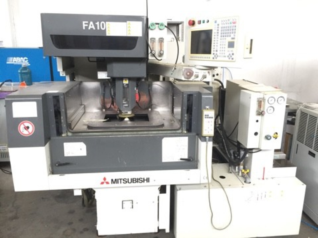 Mitsubishi FA10M Drahterodiermaschine