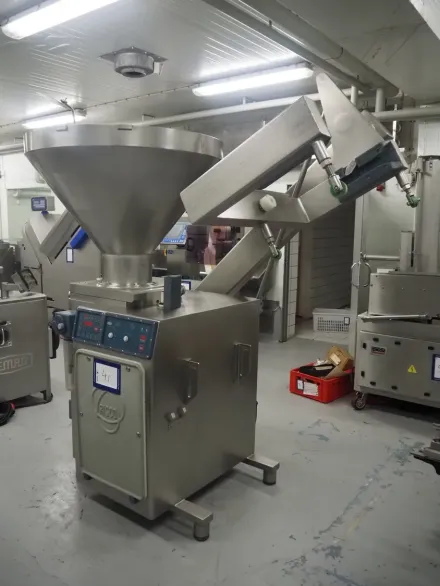Risco S.p.a. vacuum filling machine with lifter fo – RESALE