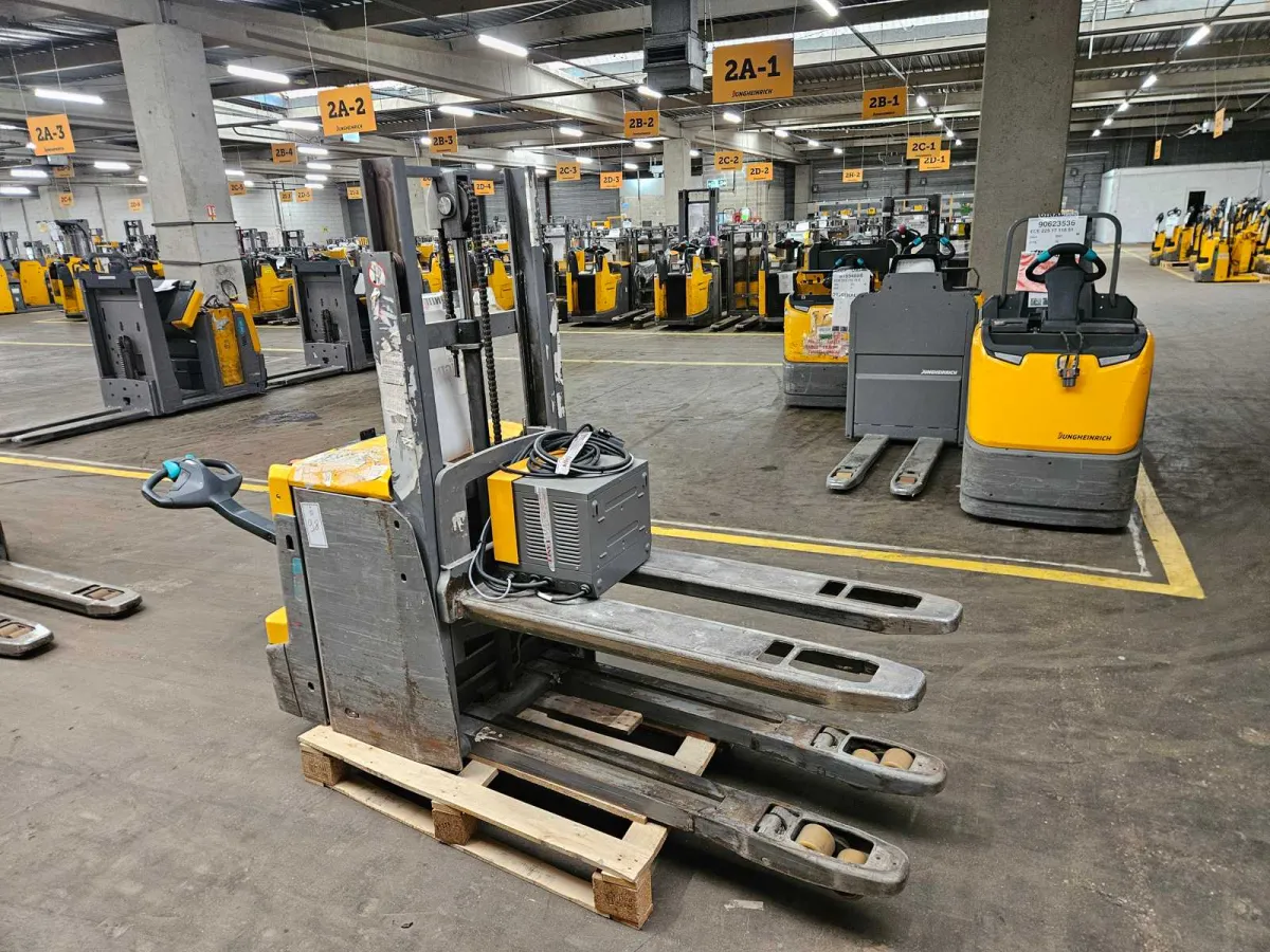 JUNGHEINRICH - 2021 - EJD 222 119 GAB 201 ZT LI PC HS - Elektrischer Stacker