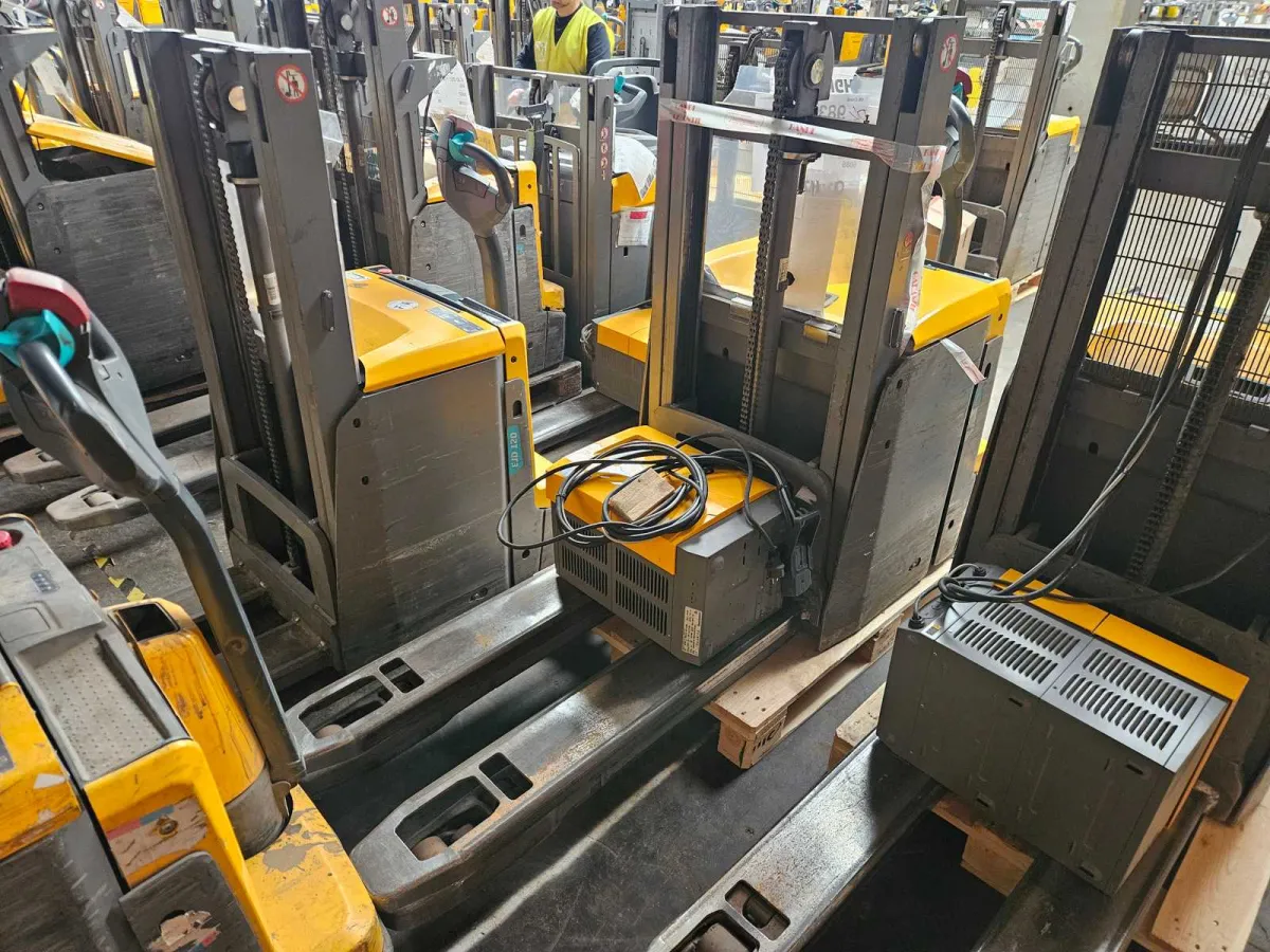 JUNGHEINRICH - 2021 - EJD 222 119 GAB 201 ZT LI PC - Elektrischer Stacker
