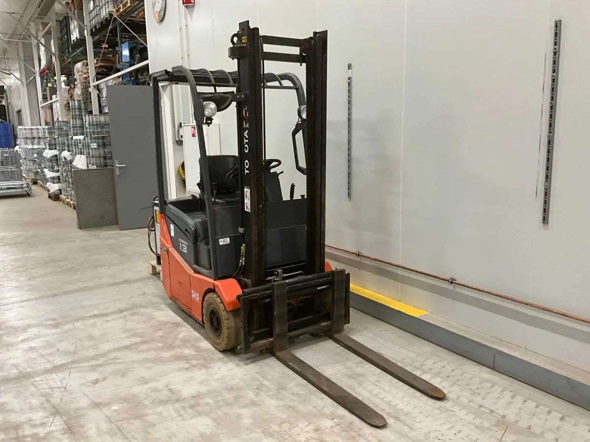 2012 Toyota 7FBEST13 Gabelstapler