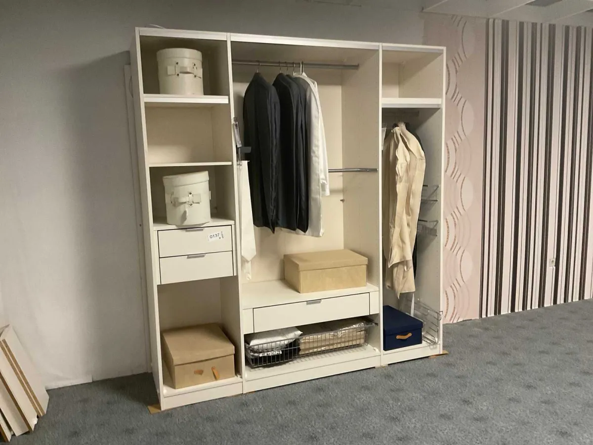 Longline - Kleiderschrank
