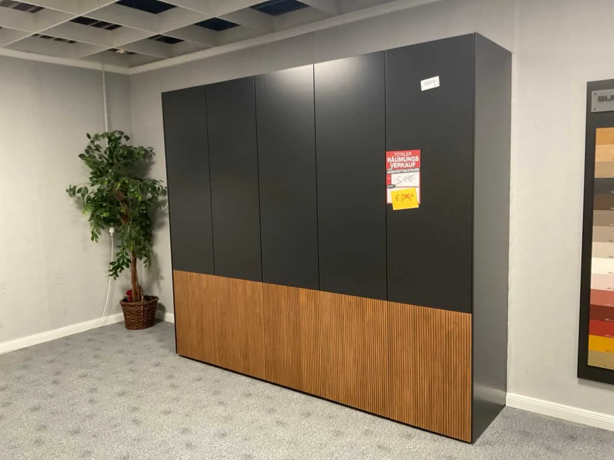 Mira - Kleiderschrank